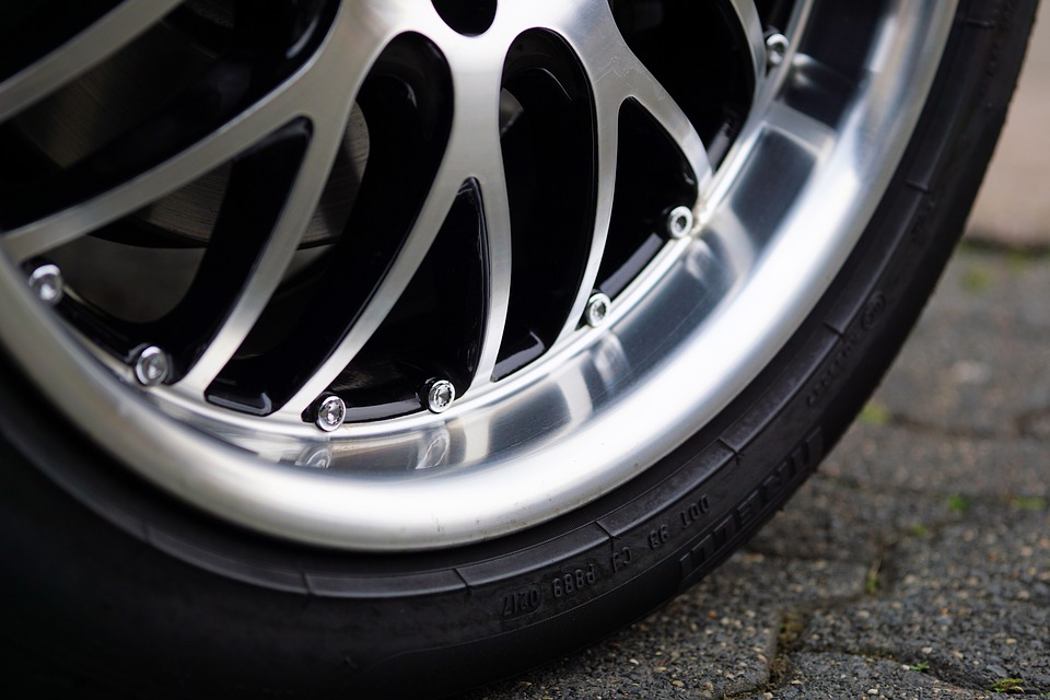 下游丨汽車產(chǎn)業(yè)按下“暫停鍵”，對(duì)鋁加工設(shè)備企業(yè)有何影響？